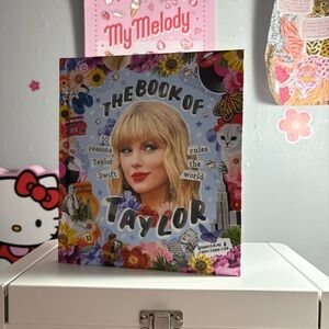 Taylor swift book “50 reasons Taylor swift rules the world”